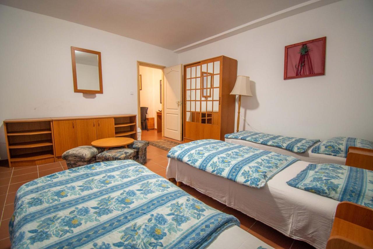 Beach Hostel Балатонбоглар Экстерьер фото