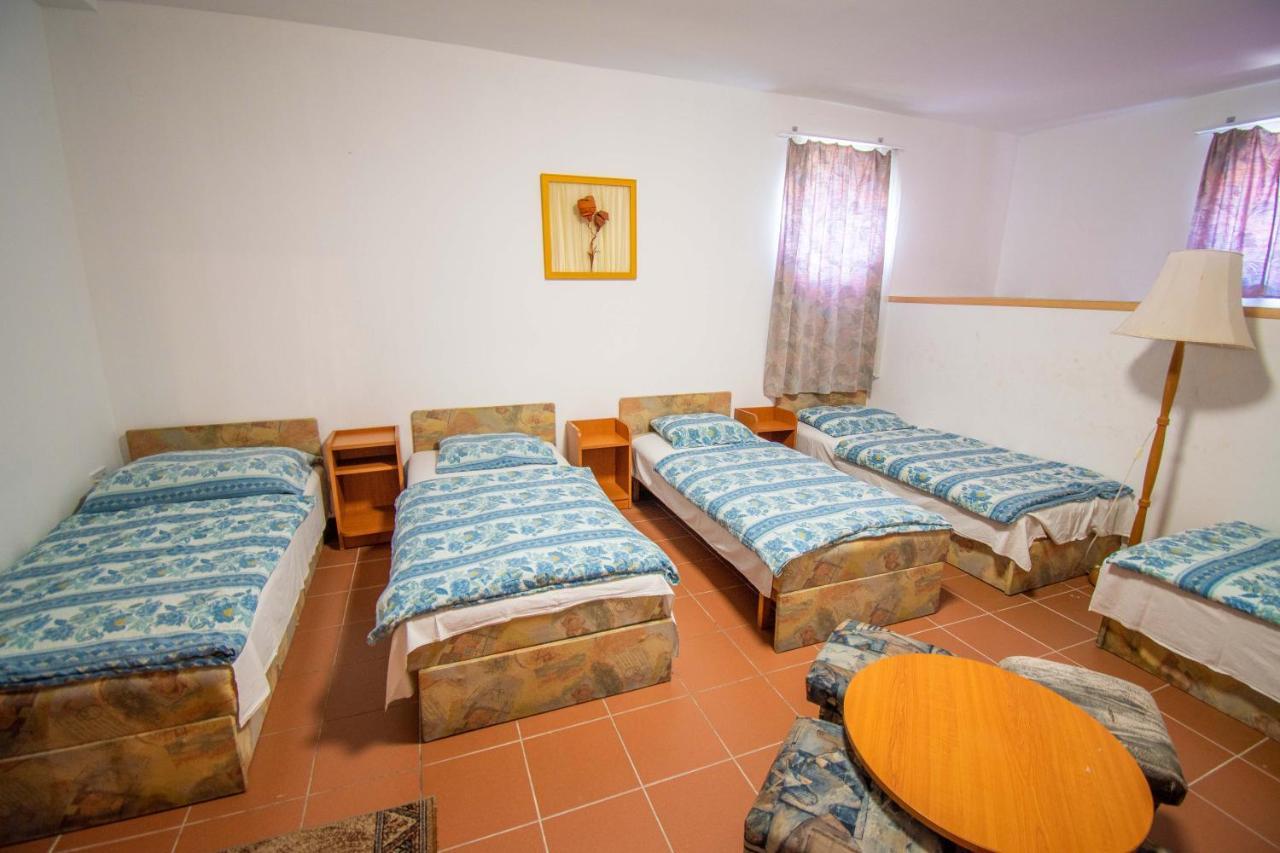 Beach Hostel Балатонбоглар Экстерьер фото
