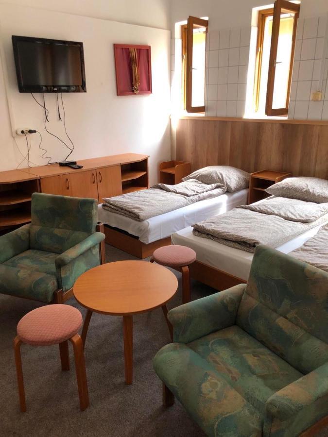 Beach Hostel Балатонбоглар Экстерьер фото