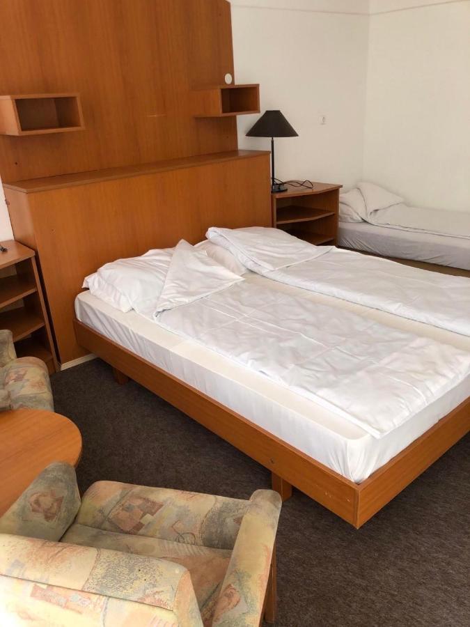 Beach Hostel Балатонбоглар Экстерьер фото